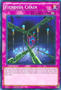 Fiendish Chain - Structure Deck: Machine Reactor (SR03) #SR03-EN036 - Common / Short Print YuGiOh Trading Card