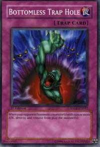 Bottomless Trap Hole - Structure Deck: The Dark Emperor (SDDE) #SDDE-EN032 - Common / Short Print YuGiOh Trading Card